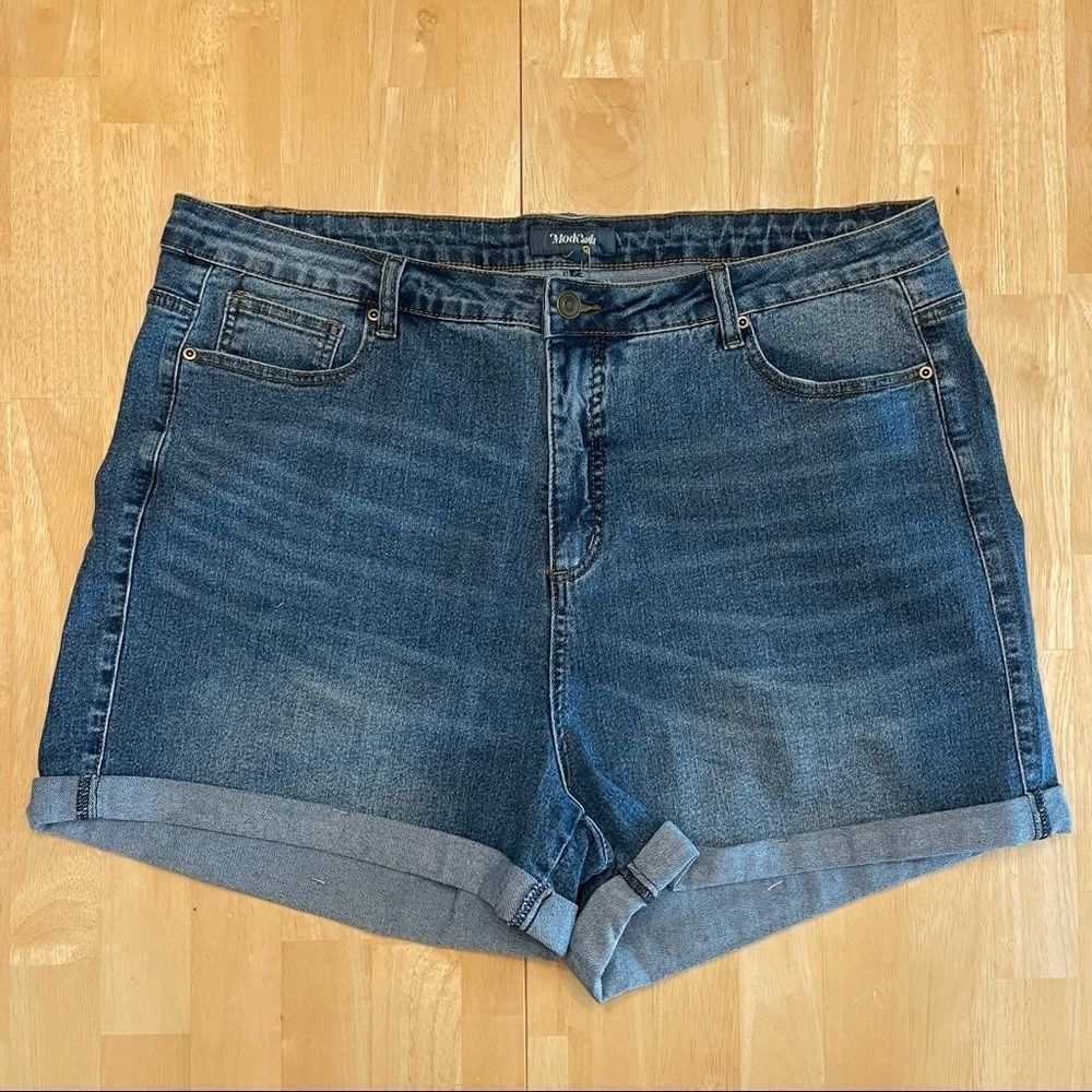 NWOT - ModCloth Plus Size Folded Denim Jean Shorts